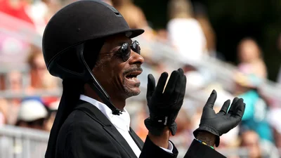 "Жемчужина Олимпиады": Снуп Догг "разорвал" сеть фотографиями в экипировке всадника