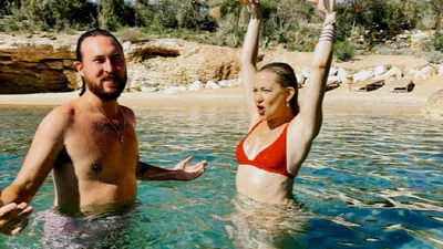 Ніколи не старішає: Кейт Гадсон має приголомшливий вигляд у купальнику у свої 45