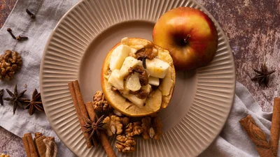 Що приготувати на Спаса: запечені яблука з медом та горіхами
