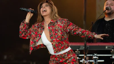 Відпочинок на стилі: Шеная Твейн похизувалась світлинами з Греції