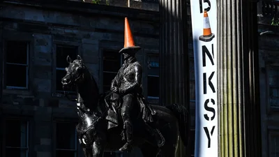 Бенксі створив нову вуличну роботу: тепер мережа розмірковує над її змістом