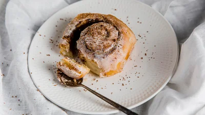 Пишні та з ароматом здоби: готуємо булочки з маком