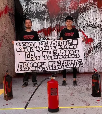 Дом Лионеля Месси за 11 млн долларов облили краской – фото - фото 628940