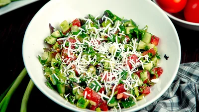 Шопський салат – ресторанна страва в домашніх умовах