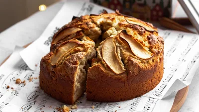 До чаю і кави: готуй найпишнішу шарлотку з яблуками у своєму житті