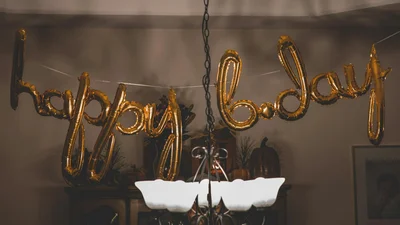 Сучасні та яскраві привітання: картинки з днем народження для чоловіків