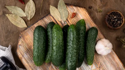 Маринованные огурцы с уксусом – быстрый рецепт хрустящей закуски