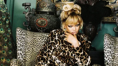 Ріанна втрапила у скандал через фотошоп, який зробив її білошкірою білявкою