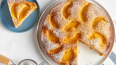 Хочется еще и еще: шарлотка с персиками, которая тает во рту