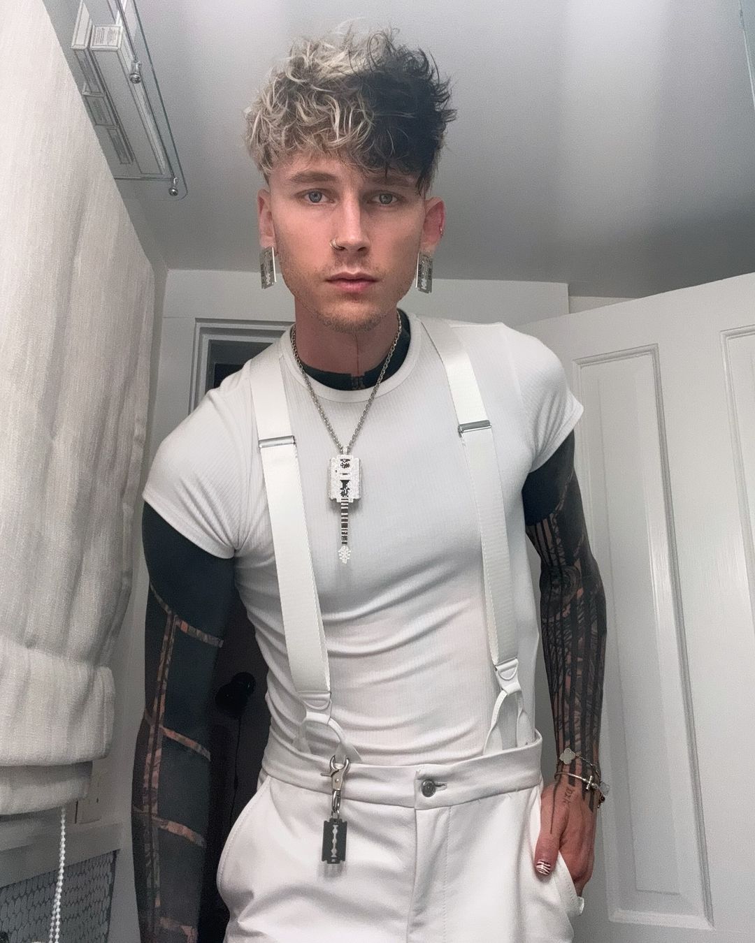Его судили ребенком: бойфренд Меган Фокс Machine Gun Kelly шокировал признанием об отце - фото 630522