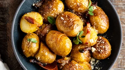 Переможець "МастерШеф" показав, як цікаво приготувати молоду картоплю – відео