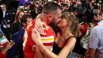 Милый ритуал перед сном: что делают Тейлор Свифт и ее бойфренд Трэвис Келс в спальне