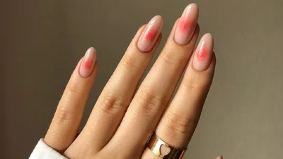 С эффектом румян: стильный розовый маникюр, который заполонил тренды TikTok