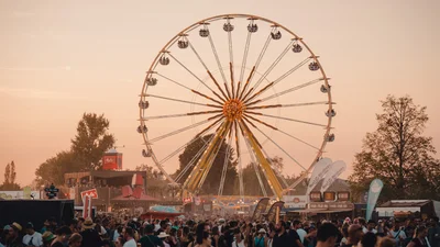 Адский аттракцион: в Германии на фестивале загорелось колесо обозрения