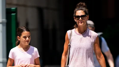 Девочка выросла: Кэти Холмс перевезла дочь в студенческое общежитие