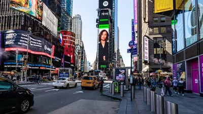 DOROFEEVA з’явилася на білборді на Times Square у Нью-Йорку