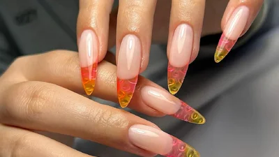 Кольорове "желе" на нігтях: 5 смачних ідей манікюру на кінець літа 2024