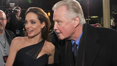 Батько Анджеліни Джолі різко звернувся до Бреда Пітта з проханням припинити безглузду війну