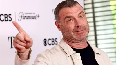 Лиев Шрайбер заговорил на украинском и поздравил с Днем Независимости Украины