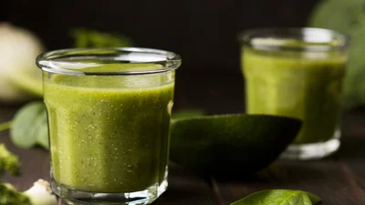 Рецепт "смарагдової" аджики до м'ясних страв: готуй одразу побільше