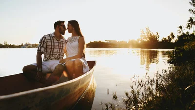 Прості пояснення: 3 причини, чому він ігнорує, хоч і в захваті від тебе