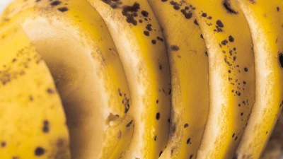Що робити з перезрілими бананами: не поспішай викидати цей продукт, бо він ще тобі знадобиться