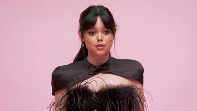 Зірка серіалу "Венздей" Дженна Ортега прокоментувала стосунки з Джонні Деппом, який старший на 40 років