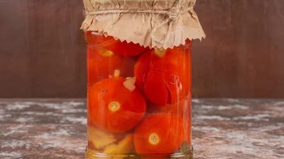 Це буде твій фірмовий рецепт: мариновані помідори з медом – взимку доповнять будь-яку страву