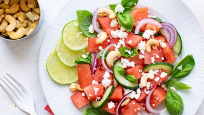 Літо у тарілці: рецепт салату з кавуном та фетою