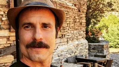 Умер актер из сериала "Элита": стало плохо прямо на пляже