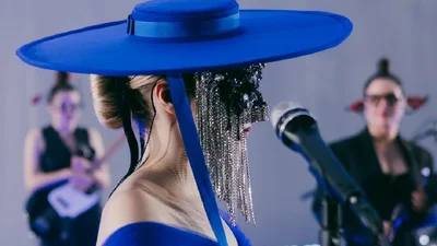 Більше не таємниця: загадкова Klavdia Petrivna на концерті в Києві розкрила свою особистість