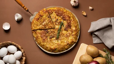 Просто и быстро: вкусный луковый пирог на сковороде