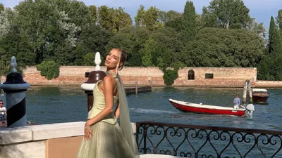 Amazing: инфлюенсерка Леони Ханне показалась в роскошном платье от украинского бренда