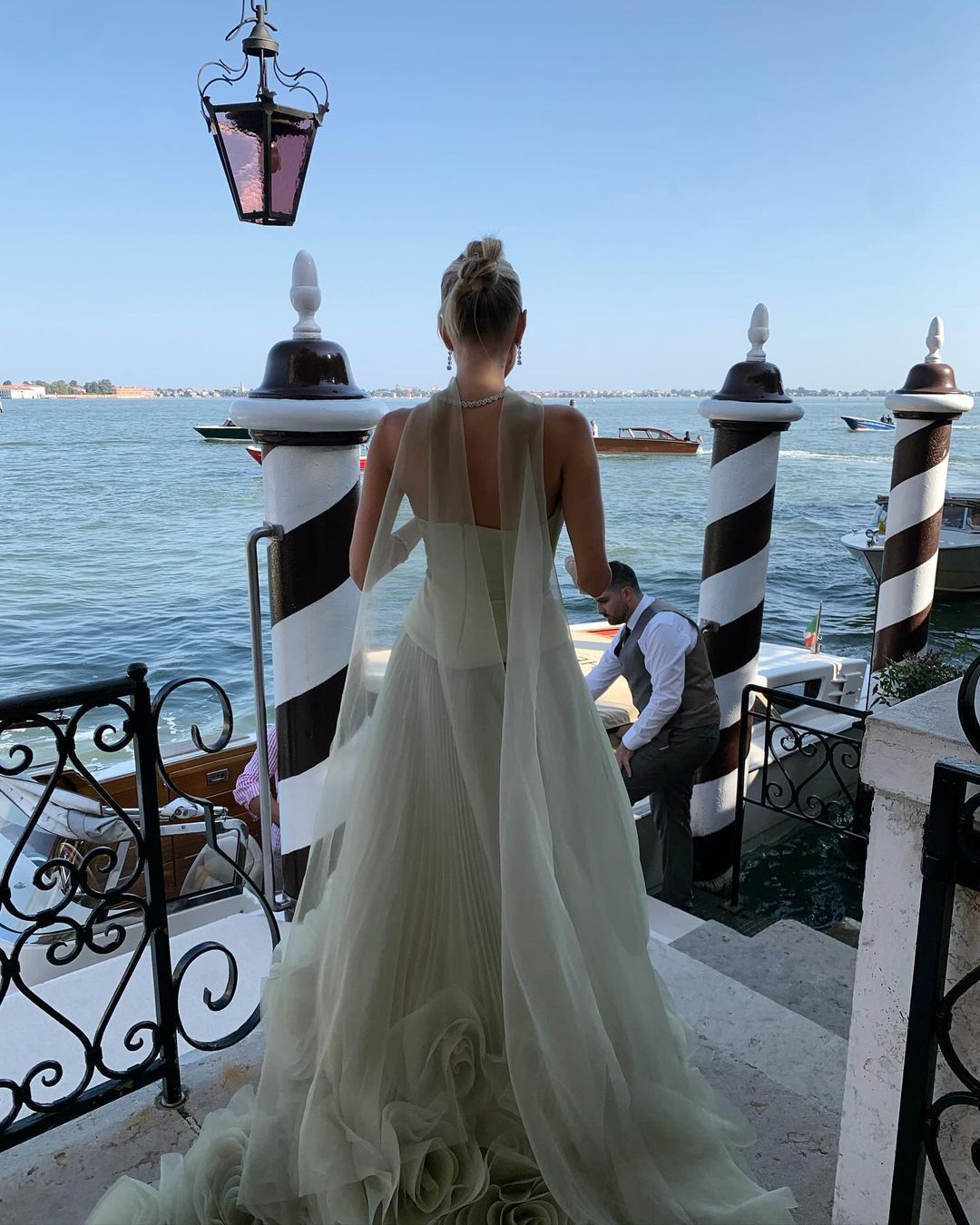 Amazing: инфлюенсерка Леони Ханне показалась в роскошном платье от украинского бренда - фото 634740