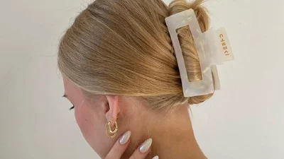 Как разнообразить прическу: 5 стильных осенних аксессуаров для волос