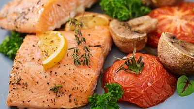 Карамельні нотки та пряні аромати: приготуй запечений лосось з цікавим інгредієнтом