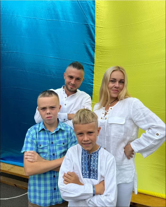 Школьный дайджест: украинские звезды показали, как отвели в школу своих детей - фото 634982
