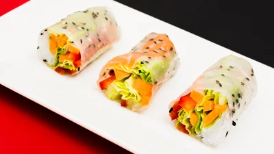 Вегетаріанські спрінг-роли: 3 варіанти начинки, які вразять твої смакові рецептори