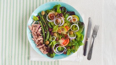 Кулінарний телепорт до Ніцци - смакуємо модний салат "Нісуаз" за рецептом Аніти Луценко