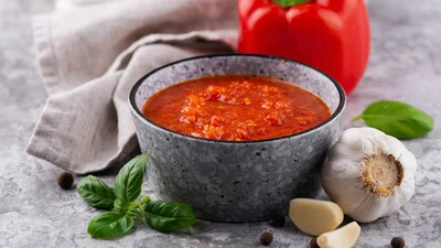 Перевірений рецепт сирої аджики – її не треба варити