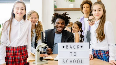 Наука з 4 років та школа у човні: як навчають дітей у різних країнах світу