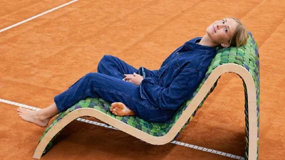 Бельгійська дизайнерка перетворює старі тенісні м'ячі на витончені меблі – дивись, як це круто