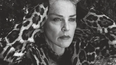 66-летняя Шэрон Стоун появилась на обложке журнала топлес, и эти фото без цензуры