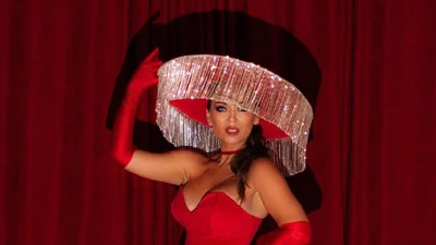 Как горячо: Анна Саливанчук подожгла сеть образом в стиле бурлеска