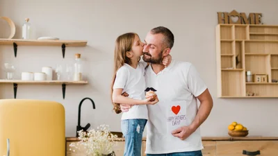 День батька 2024: мудрі цитати, якими можна підписати фото з батьком або привітати його