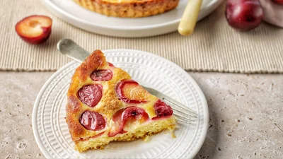 Проще не бывает: готовим сливовый пирог на сковороде от участницы "МастерШеф"