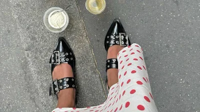 Балетки с люверсами - дерзкий обувной тренд осени 2024