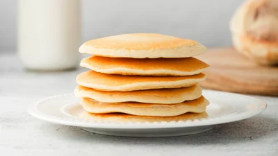 Если надоело сладкое - жарим соленые панкейки с цукини и пармезаном