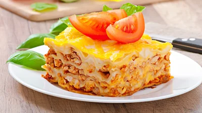 Лазанья з курятиною і помідорами – легка вечеря в італійському стилі