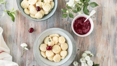 Коли хочеться чогось солоденького: ліниві варенички з білим шоколадом від Міші Кацуріна